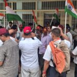 पूर्व सैनिकों द्वारा बहोड़ापुर थाने में किया गया प्रदर्शन